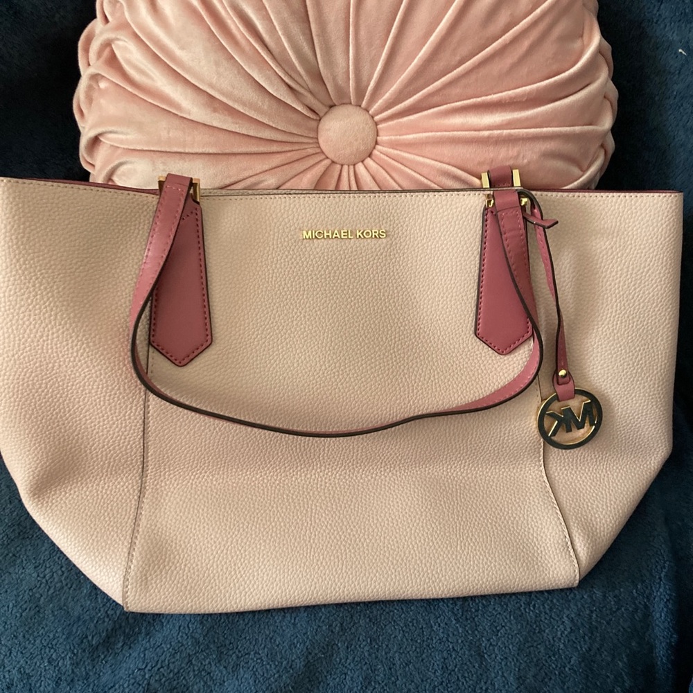 Gorgeous Pink Michael Kors tote!